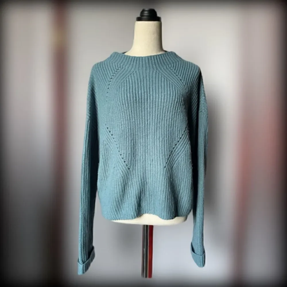 Atmosphere Blue Boat Neck Cable Knit Cropped Pullover Sweater (Size: 12)